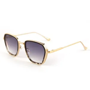 Lunettes de soleil carrées en métal tendance pour hommes et femmes avec verres dégradés UV.