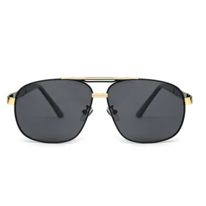 Gros plan detail de lunettes de soleil en metal double pont retro noir et or.