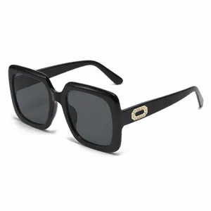 Grosse quadratische Sonnenbrille fur Damen und Herren, stilvoller UV400 Sonnenschutz schwarz.