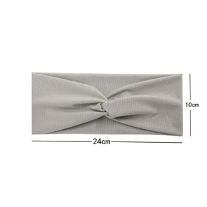 Vista dettagliata della fascia a coste grigia con nodo, larghezza 24cm e altezza 10cm.