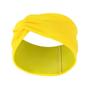 Gelbes gedrehtes Stirnband für Damen, breites elastisches Haarband Detailansicht, bequem.