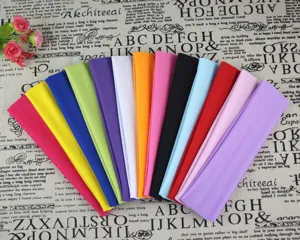 Détail de bandeau de yoga élastique unicolore coloré, tissu confortable pour le sport quotidien.