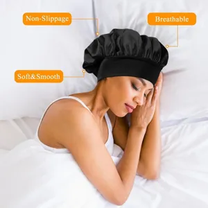 Schwarze Satin Schlafmütze mit breitem elastischem Band für Haarpflege, weich und atmungsaktiv.