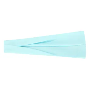 Hellblaues Sport Stirnband Detailansicht, elastisches Yoga Schweissband fuer Fitness Lauf.