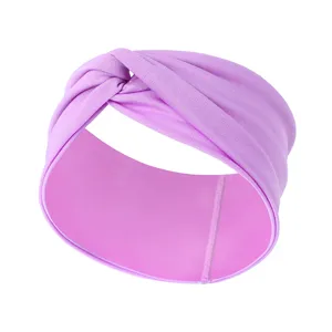 Detailansicht des violetten, breiten Stirnbands mit Knoten und elastischem Stoff.