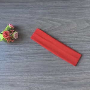 Détail bandeau de yoga uni, accessoire de cheveux de sport extensible absorbant pour fitness.