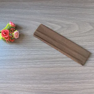 Détail de bandeau de sport de yoga uni marron, accessoire de cheveux de fitness absorbant l'eau.