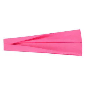 Detailansicht des pinken sportlichen Stirnbandes, elastisches schweißableitendes Haarband.