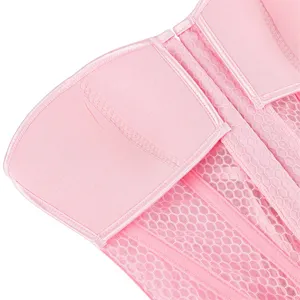 Rosa atmungsaktives Mesh Mieder Detail mit feinem Wabengewebe und sauberer Kantenverarbeitung.