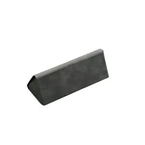 Caja de almacenamiento de gafas de sol triangular plegable portátil en gris oscuro estilo.