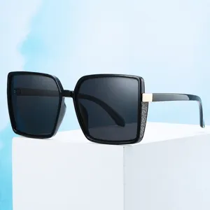 Femme Mode Polarisée Carré Lunettes De Soleil Rétro UV400 Conduite Lunettes De Soleil Dames Chic Lunettes Avec Détail Pailleté