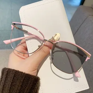 Modische rosa Katzenauge Blaulichtfilter Brille mit photochromen Gläsern für Damen-Trends.