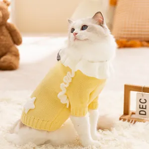 Leuke gebreide katwentrui voor herfst en winter, warme huisdierkleding met een mooie kraag.