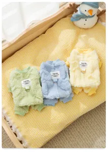 Vêtements d'hiver en polaire pour animaux, couleurs macaron, joli design d'étiquette.