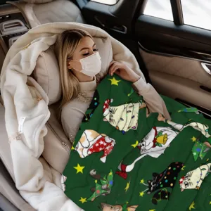 Cute Christmas cat flannel blanket, soft fluffy plush throw blanket for winter bed sofa.