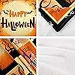 Gedetailleerde close-up van de Halloween-thema deken met zachte stofstructuur en print.