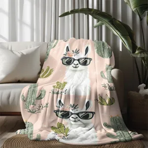 Morbida coperta in flanella con motivo di alpaca e cactus, ideale per ufficio o casa.