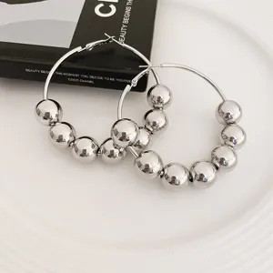 Orecchini a cerchio con perle in metallo argentato da donna, gioielli di tendenza.