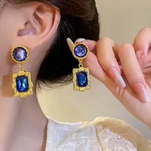 Vintage blaue Stein geometrische Ohrringe für Damen, elegante goldene Modeschmuck Ohrhänger.