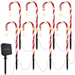 Detail van zonne-energie zuurstok padverlichting, buitenkersttuin decoratielampen.
