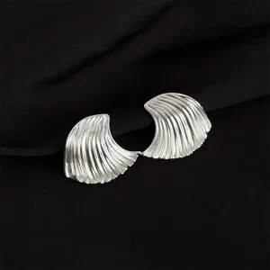 Silver shell wave non-pierced ear clips sweet cool style metal earrings detail shot showcase