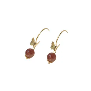 Pendientes de mariposa de cuarzo fresa hechos a mano franceses, detalle elegante.