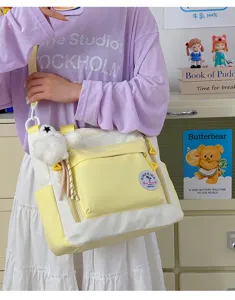 Sac à bandoulière en toile, grand fourre-tout quotidien avec pendentif en peluche, style.