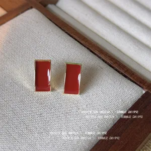 Orecchini a Lobo Rettangolari Smaltati Bordeaux Placcati Oro 14K Gioielli Eleganti