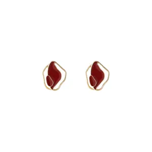 Orecchini geometrici in smalto rosso vino, placcati oro 14K orecchini irregolari eleganti chic.