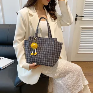 Ins Knit Tote Bag Casual Large Capacity Shoulder Bag Woven Bag With Plush Pendant For Women Daily Commuting