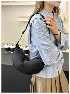 Stylish black crescent shoulder bag for women, versatile daily crossbody dumpling bag.