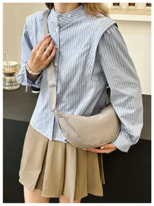 Casual nylon crescent crossbody bag, versatile dumpling shoulder bag for daily wear.