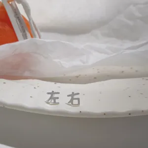 Mini minimalistische Silber Ohrstecker mit chinesischen Schriftzeichen Links Rechts Damen.