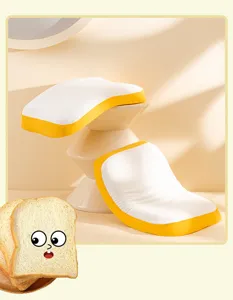 Détail de coussin à mémoire de forme pain de mie, doux soutien pour le cou idéal.