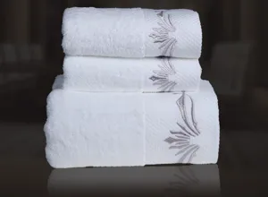Conjunto de toallas de baño de hotel de algodón blanco bordado absorbente espesado