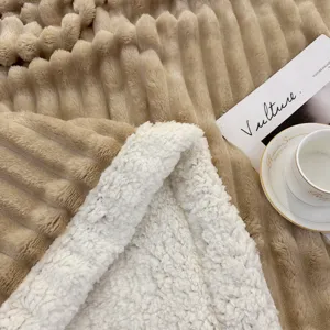 Couverture sherpa en fausse fourrure de lapin confortable pour canapé d'hiver.