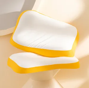 Vue détaillée du noyau de coussin en mousse à mémoire de forme en forme de pain de mie.