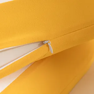 Housse de coussin memoire de forme jaune blanc detail fermeture eclair textile doux