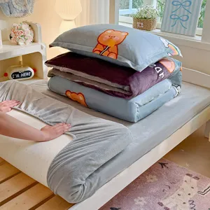Thickened milk velvet four-piece bedding set, winter warm duvet cover and fitted sheet.