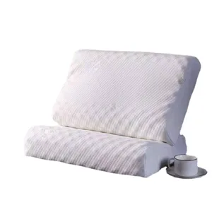 Ensemble d'oreiller ergonomique en mousse a memoire pour le cou et un sommeil confortable.