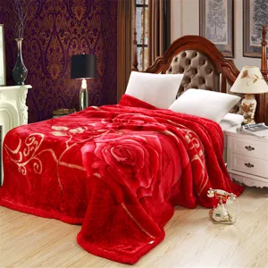 Winter thick Raschel fleece blanket with elegant red rose floral pattern for warm home decor.