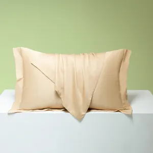 Champagne effen langvezelig katoenen kussensloop, minimalistisch slaapkamertextiel.