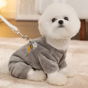 Niedlicher Winter-Haustier-Fleece-Vierbeiner-Anzug mit Bärenstickerei für Hunde und Katzen.