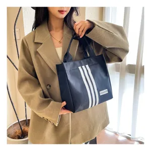 Elegante bolso tote de lona estilo deportivo coreano para mujeres, trabajo y almuerzo.