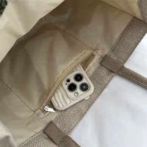 Bolso tote grande de algodon y lino elegante vista interior con bolsillo util.
