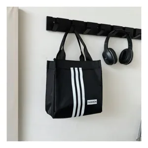 Bolso de mano negro de lona de moda con tres rayas blancas para uso diario y almacenamiento.