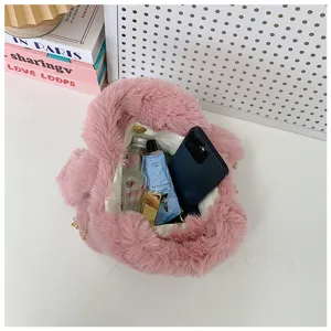 Sac à main en peluche duveteux rose mignon sac bandoulière fourrure hiver détail