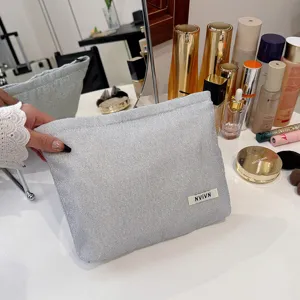 Zilveren glzen cosmetische tas, grote make-up etui, draagbare stijlvolle opbergtas.