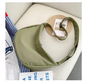 Sac bandoulière en nylon simple pour femme, style coréen sac fourre-tout décontracté tendance.