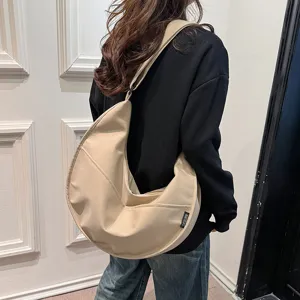 Detailed view of the casual khaki crescent dumpling shoulder bag worn by model, daily style.